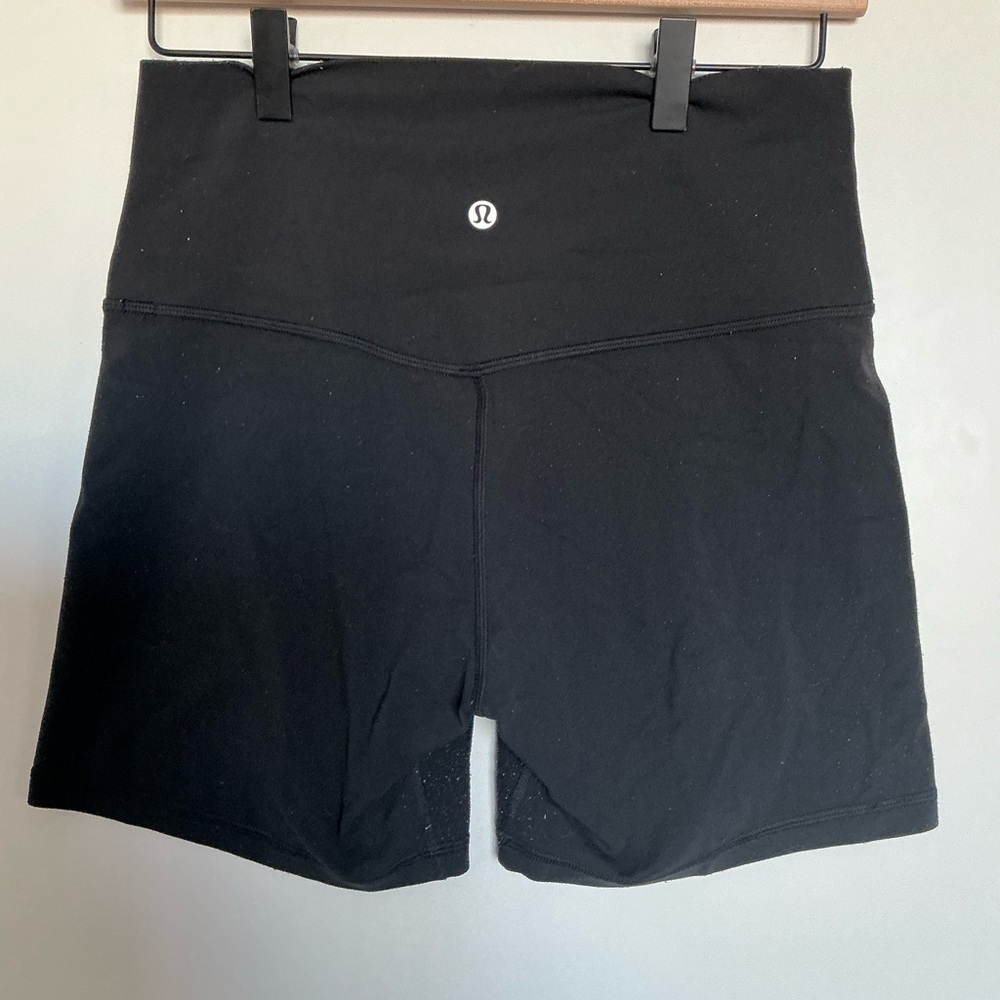 Lululemon Pre-loved Align™ High-Rise Short 4"